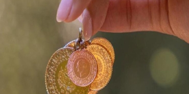 altin-duzmece-mi-degil-mi-aninda-anlasiliyor-bu-sese-dikkat-asirlik-kuyumcu-taktigi-yKwFAQjC.jpg